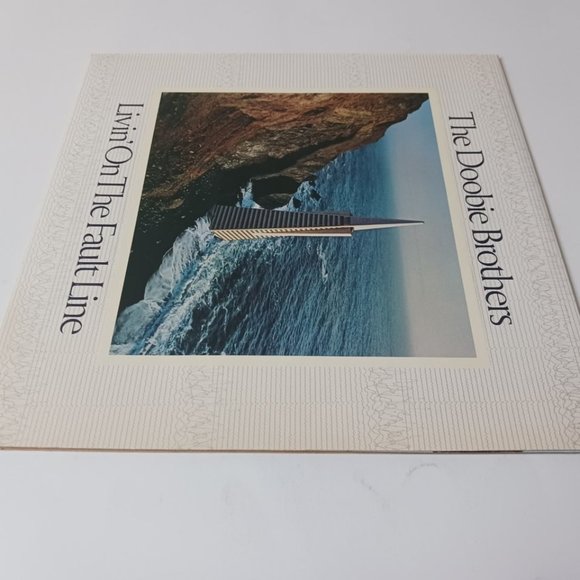 Vintage The Doobie Brothers Livin' On The Fault Line vinyl record, 1977 original - Picture 6 of 12